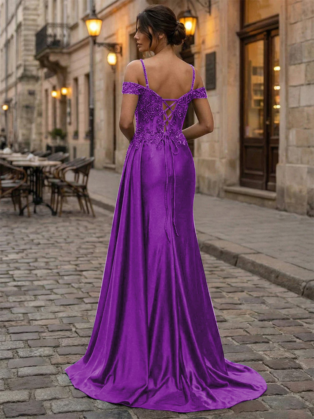 Vestido longo de festa verde esmeralda em cetim com corpete bordado
